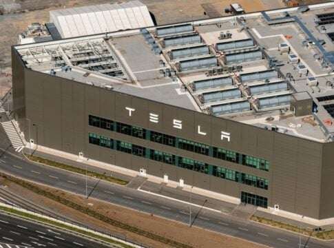 Tesla's (TSLA Stock) Carbon Credit Revenue Drops 67%: Can AI, Energy Storage, and Robots Drive Its Next Chapter?