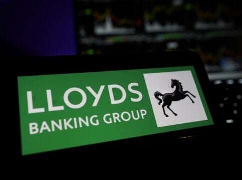 Lloyds Sets £100B Sustainable Finance Target to Power the UK's Net-Zero Shift