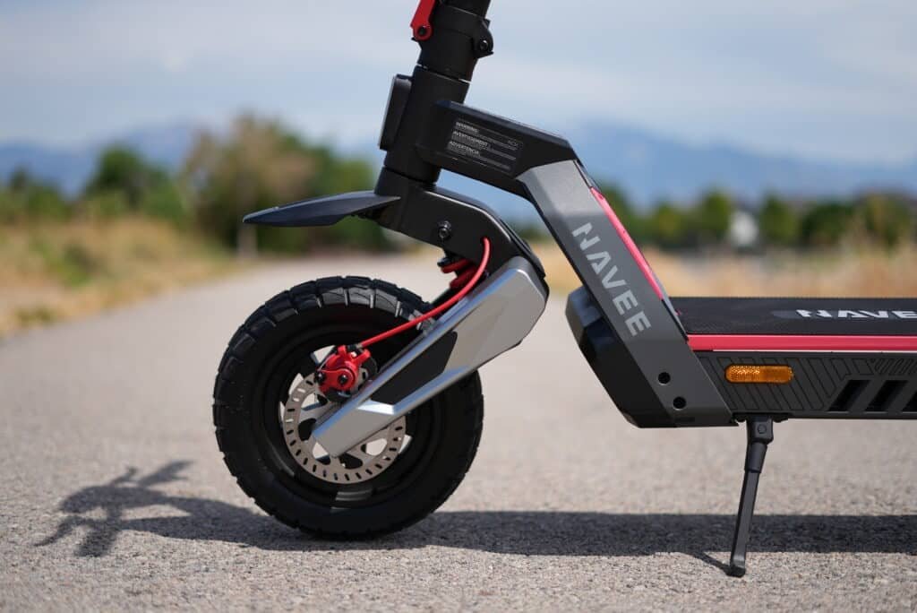 Close-up of the NAVEE XT5 Pro's 12-inch tubeless front tire