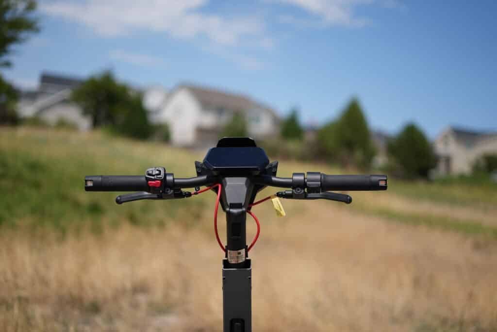 NAVEE XT5 Pro cockpit and dashboard display
