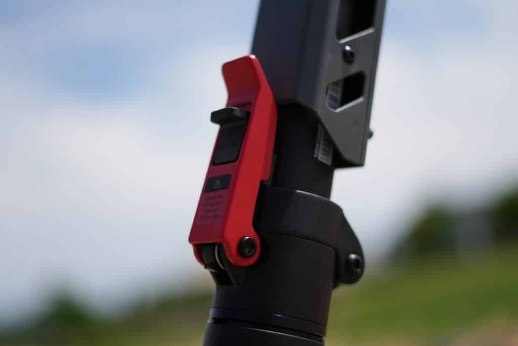 NAVEE XT5 Pro folding latch and frame detail