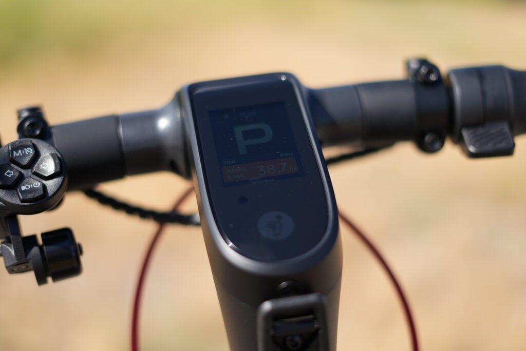 Segway MAX G3 Plus Review: One of the Best Commuter Scooters Just Got Better 14 Segway MAX G3 Plus 2.4-inch color TFT display showing speed and battery level