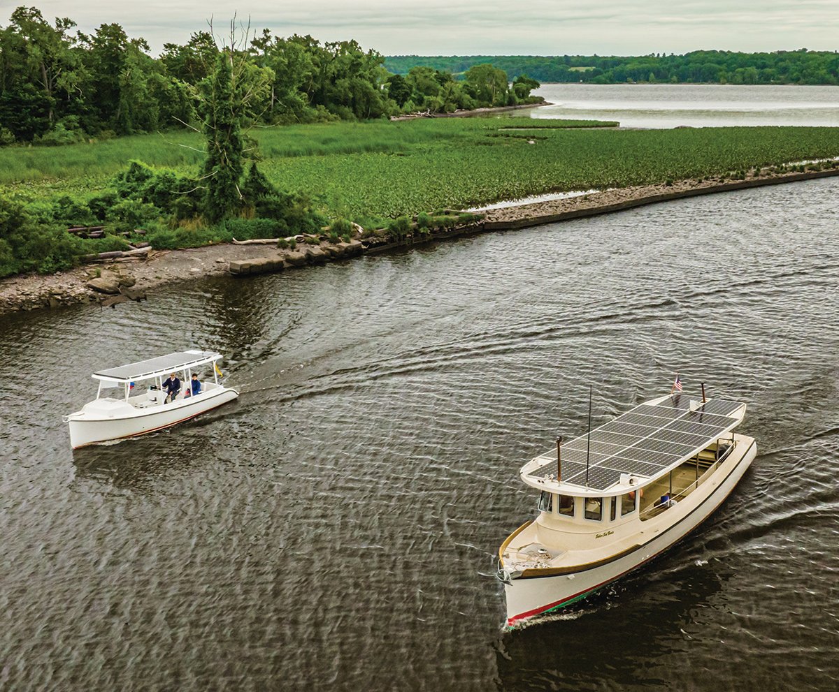 Solaris and Solar Sal 24, traveling together near Kingston, New York.