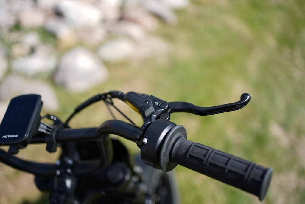 Heybike Titan Review: Street Legal, Built for Distance, and a Real Saturn Rival 5 Heybike Titan right grip with the full handlebar throttle and hydraulic brake lever