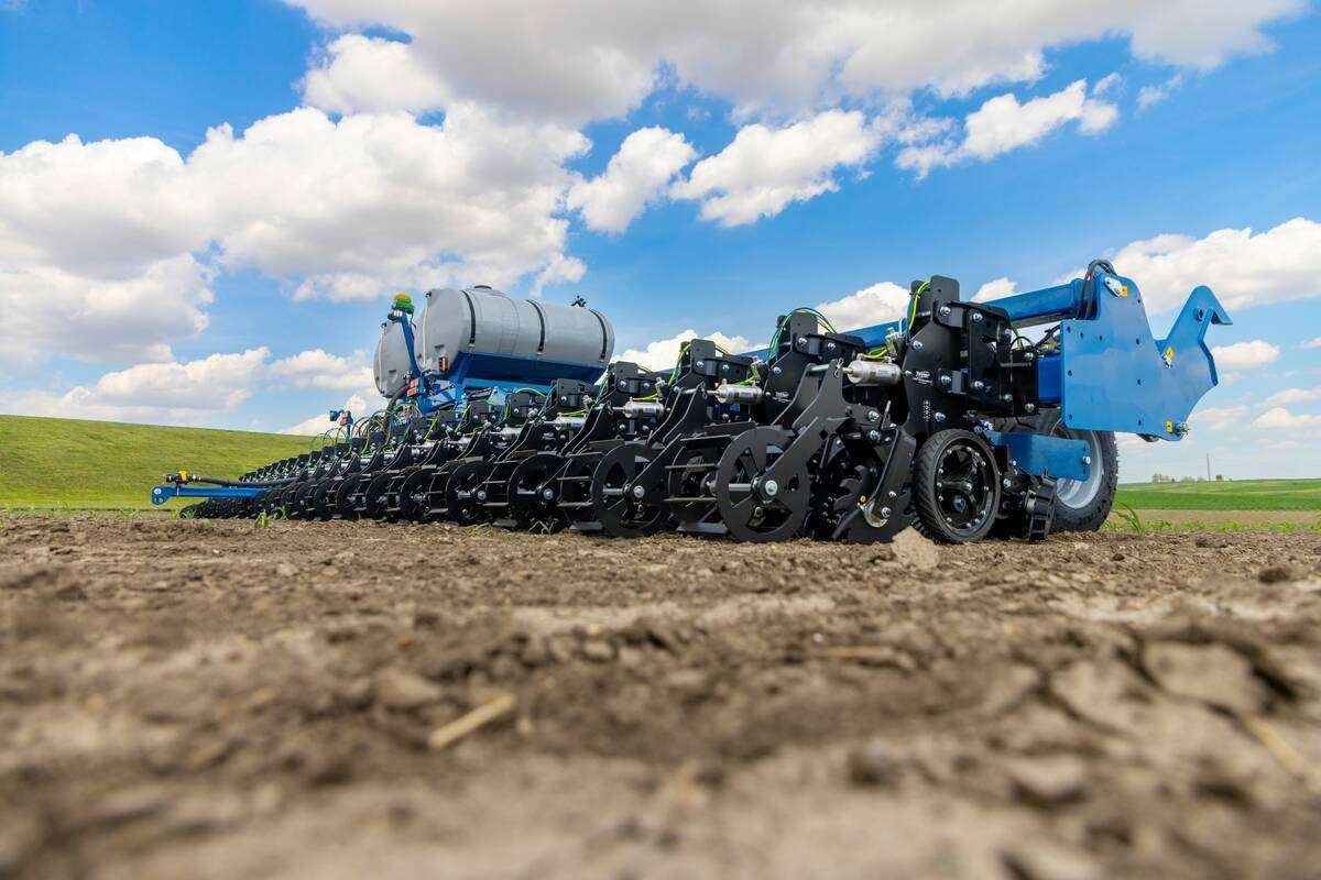 A ground view of Kinze and Yetter’s Falcon SF700 strip-till system. The unit is a combination of Kinze’s popular 5700 toolbar platform and Yetter’s 2984 strip freshener CC row unit.