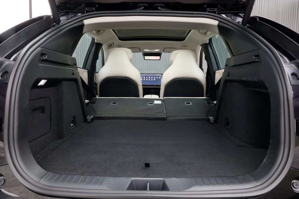 Mazda CX-6e Azami.