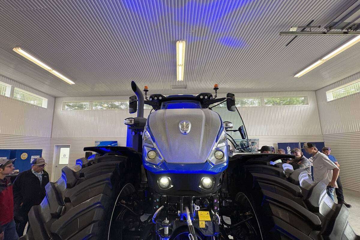 New Holland’s T7.440 XD series tractor at the launch at Canada’s Outdoor Farm Show in Woodstock, Ont., on Sept. 15, 2026. Photo: Greg Berg