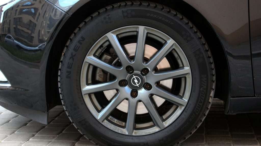 A Nexen Tire on a grey vehicle.