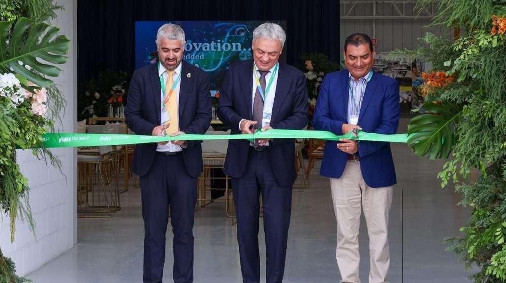 VMI and local authority representatives cut the ribbon.